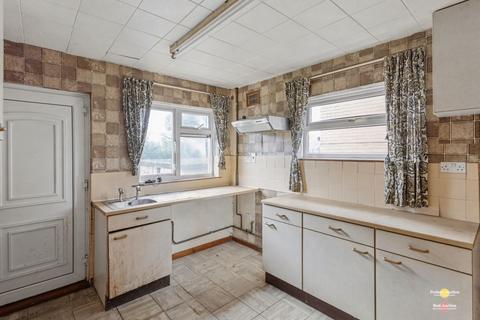 2 bedroom end of terrace house for sale, Briarmains Road, Batley WF17