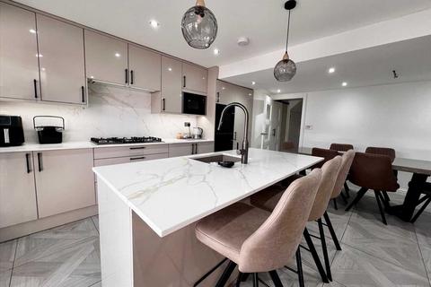 4 bedroom townhouse for sale, Brammas Close, Slough