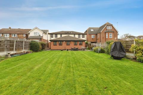 1 bedroom flat for sale, Rainham Road, Rainham, Essex, RM13