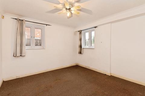 1 bedroom flat for sale, Rainham Road, Rainham, Essex, RM13