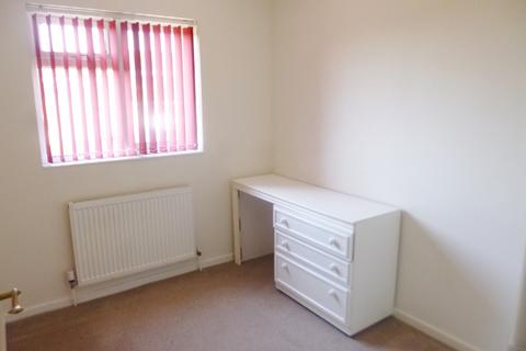 3 bedroom terraced house to rent, Meadow Road, Bushey, WD23