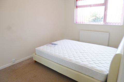 3 bedroom terraced house to rent, Meadow Road, Bushey, WD23