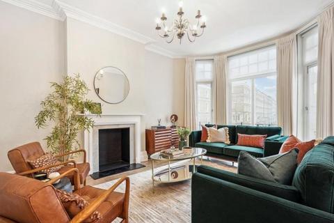 Curzon Street, London W1J