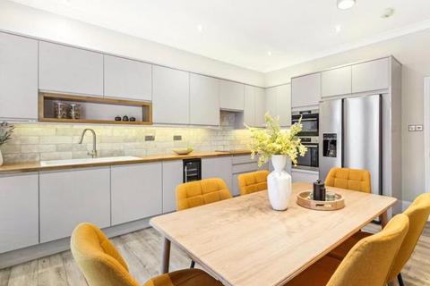 2 bedroom apartment to rent, Curzon Street, London W1J