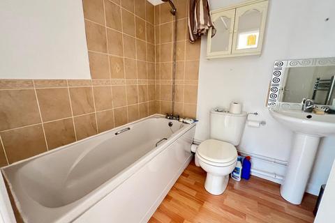 undefined, Ground Floor Flat -High Street, Rothwell