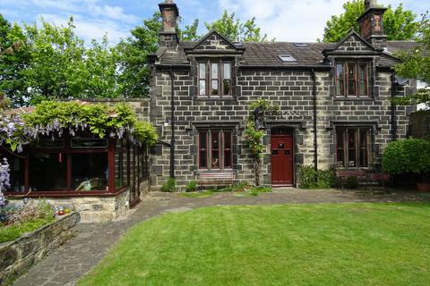 4 bedroom semi-detached house for sale - Wood Lane, Horsforth, Leeds, West Yorkshire, LS18