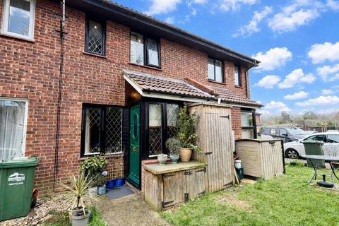 1 bedroom terraced house to rent, Kelly Close, Shepperton, TW17