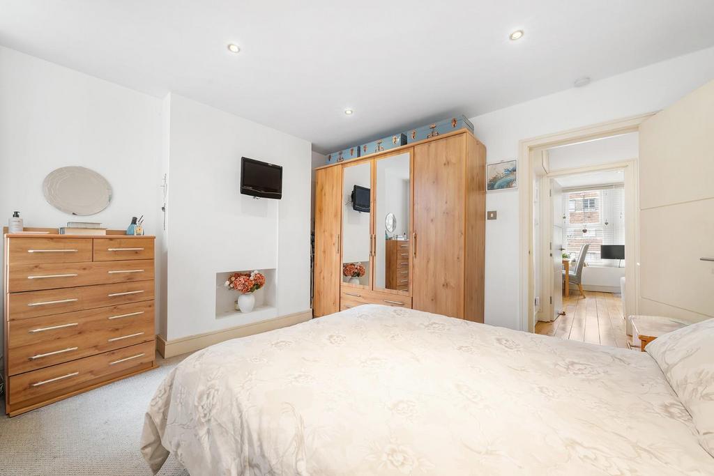 Bedroom (2).JPG