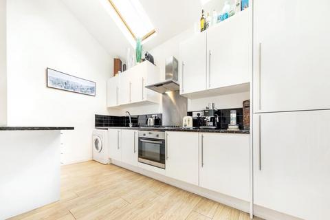 4 bedroom flat to rent, Rushcroft Road, SW2