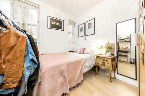 4 bedroom flat to rent, Rushcroft Road, SW2