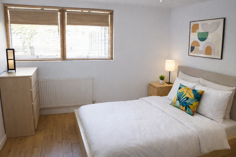 3 bedroom apartment to rent, Kinross House, Bemerton Estate, London