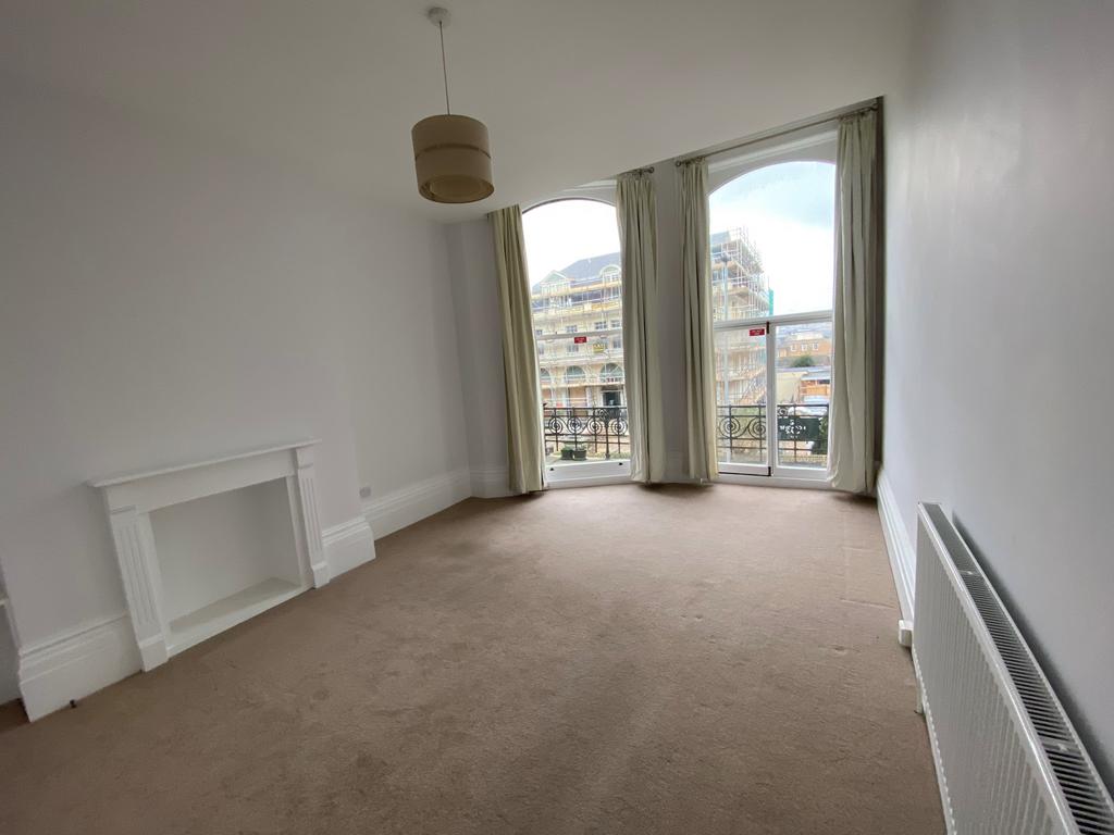 4 (Living room)