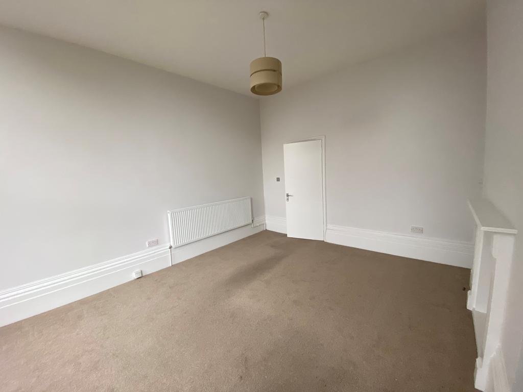 5 (Living room)