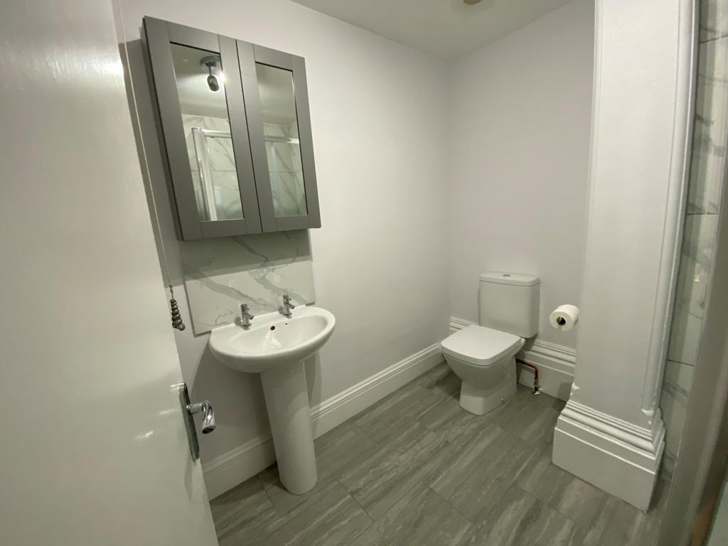 6 (Bathroom)