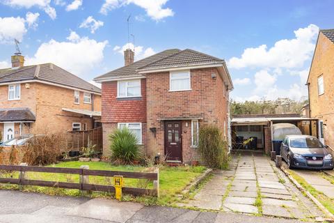 Woodside Crescent, Horley RH6