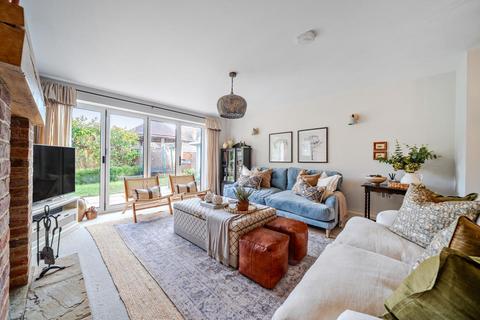 undefined, Oakley, Buckinghamshire