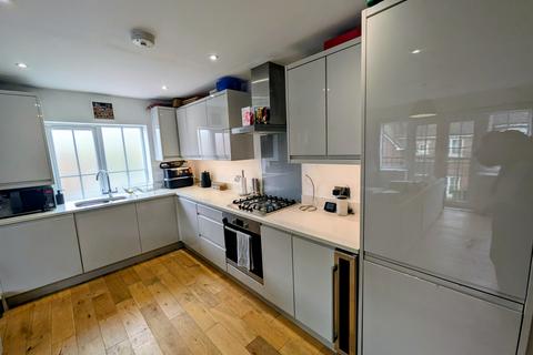 undefined, Springfield Close, Salfords, REDHILL