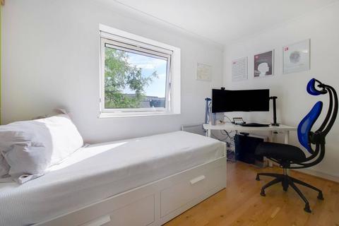 2 bedroom flat to rent, Arnhem Place, Isle Of Dogs, London, E14