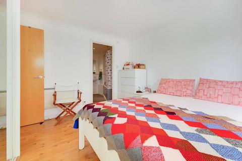 2 bedroom flat to rent, Arnhem Place, Isle Of Dogs, London, E14