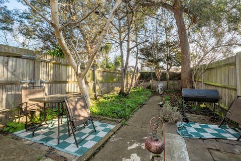 2 bedroom flat for sale, Eardley Road, Streatham, London, SW16