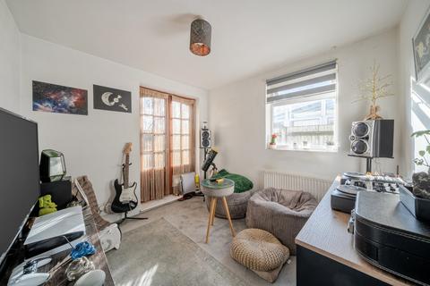 2 bedroom flat for sale, Eardley Road, Streatham, London, SW16