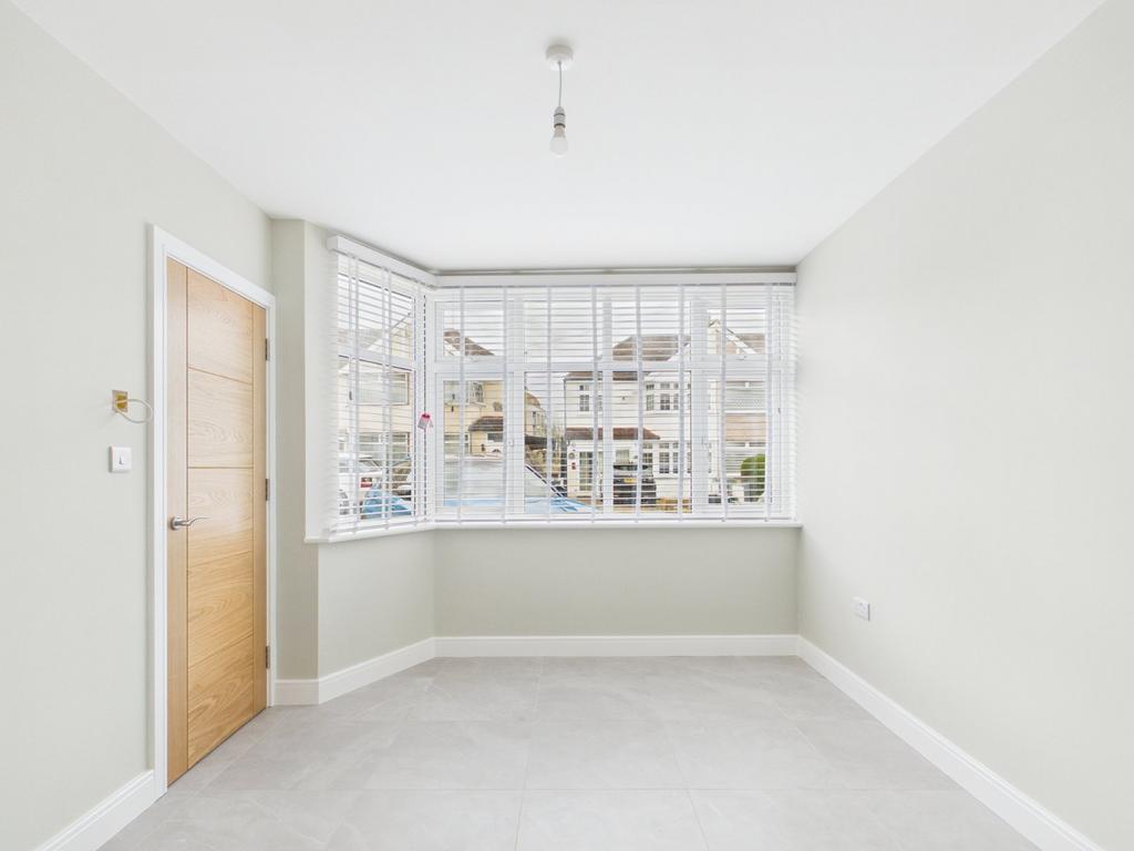 Room 4 / Living Area