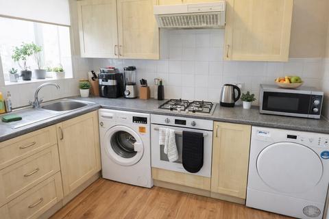 undefined, Furze Close, Luton, Bedfordshire, LU2 7UB