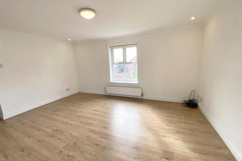 2 bedroom apartment to rent, Lockswood Close, Barnet EN4
