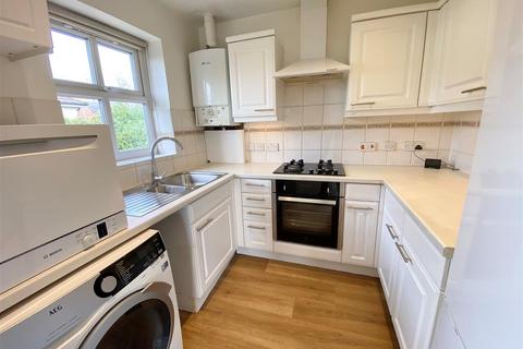 2 bedroom apartment to rent, Lockswood Close, Barnet EN4