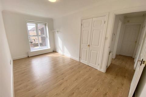 2 bedroom apartment to rent, Lockswood Close, Barnet EN4