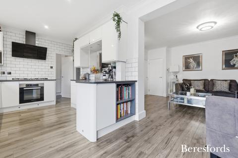 4 bedroom end of terrace house for sale, Dorset Avenue, Romford, RM1