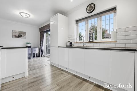 4 bedroom end of terrace house for sale, Dorset Avenue, Romford, RM1