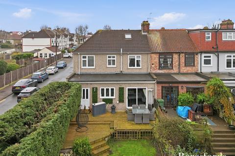 4 bedroom end of terrace house for sale, Dorset Avenue, Romford, RM1