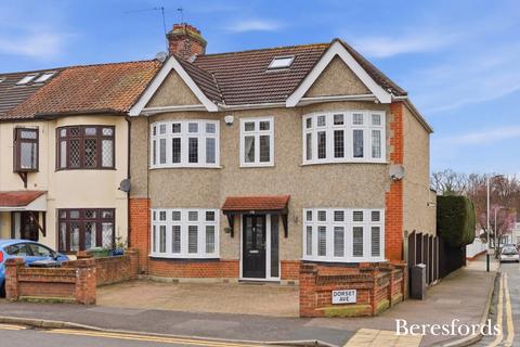 4 bedroom end of terrace house for sale, Dorset Avenue, Romford, RM1