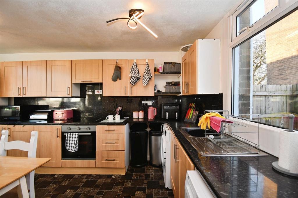 Kitchen / dining room