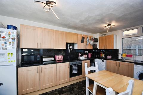 undefined, Newport Close, Hull