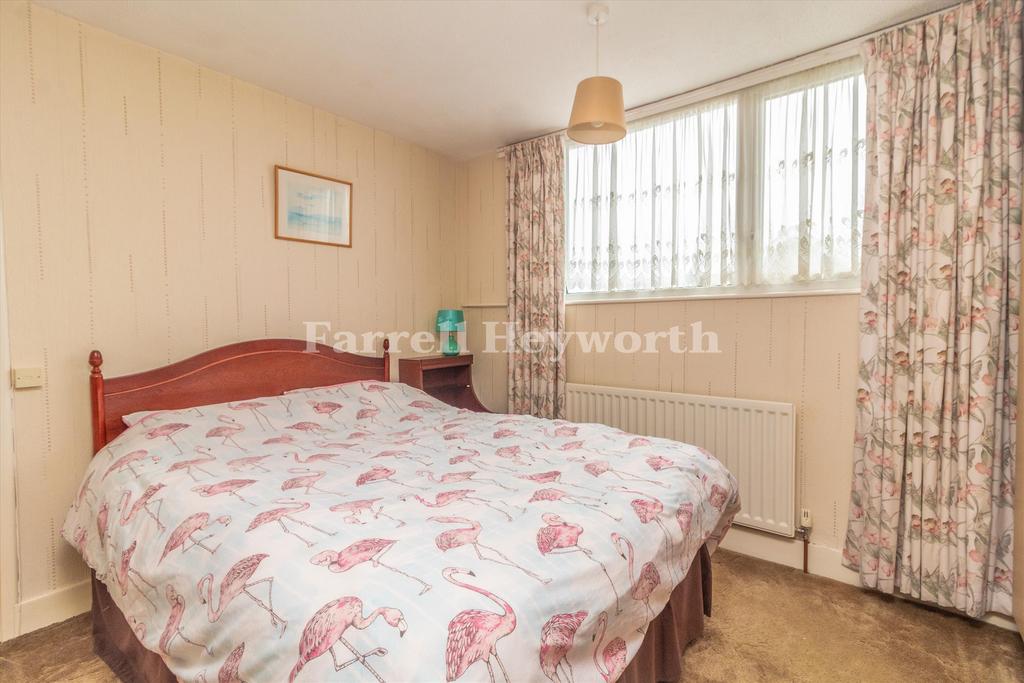 Bedroom 1 image 2