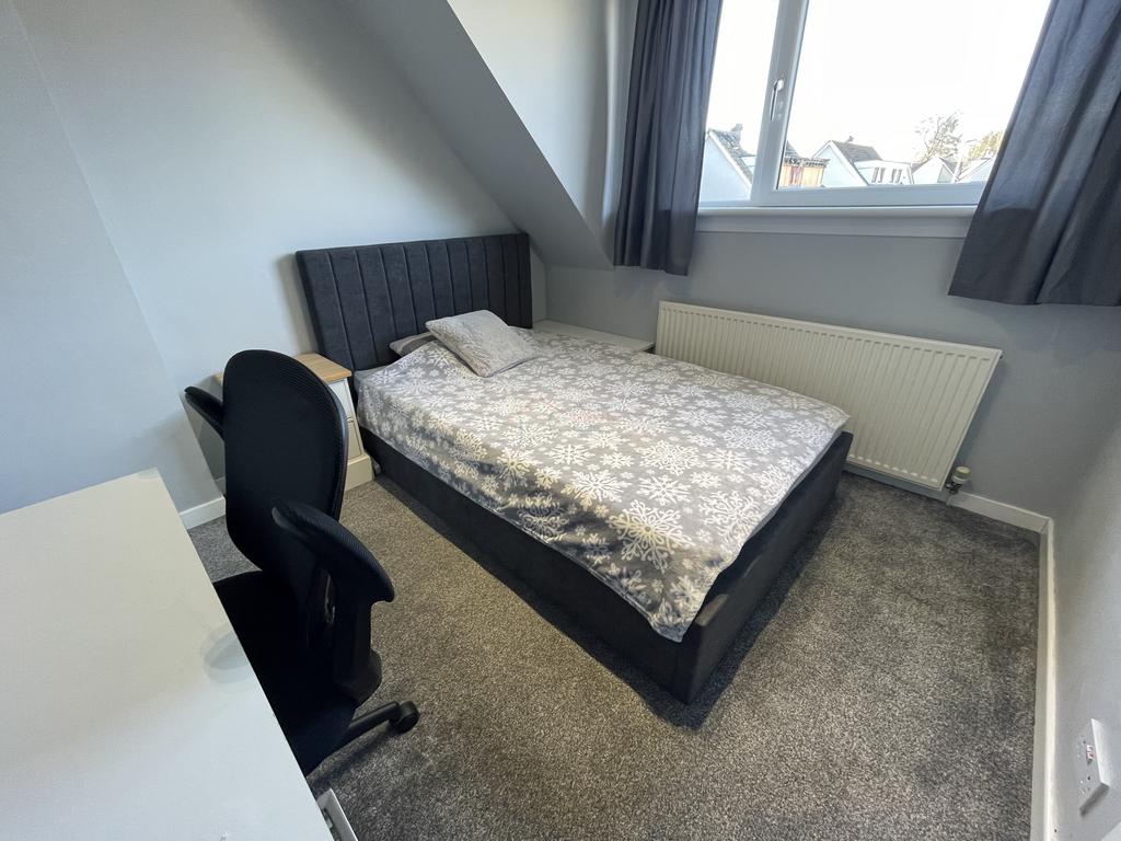 Bedroom 3b.JPG