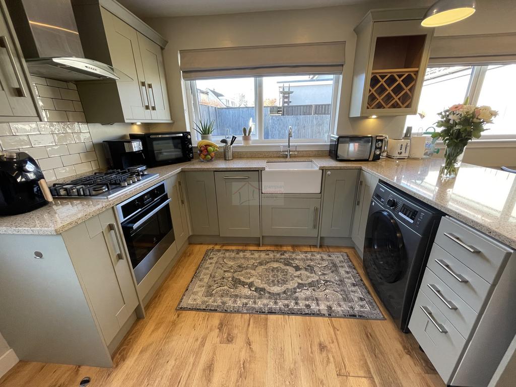 Kitchen a.JPG