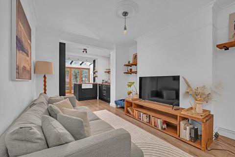 2 bedroom flat for sale, Hanley Road, London N4