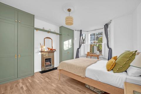 2 bedroom flat for sale, Hanley Road, London N4