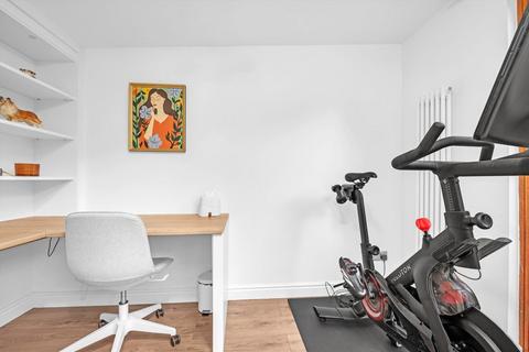 2 bedroom flat for sale, Hanley Road, London N4