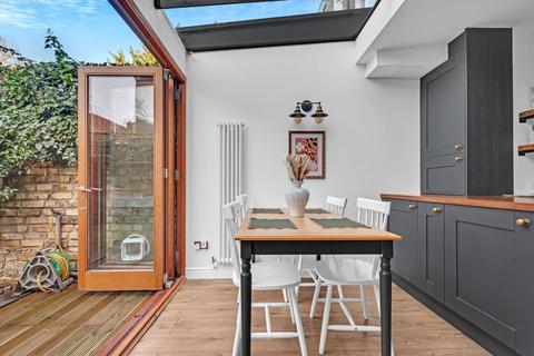 2 bedroom flat for sale, Hanley Road, London N4