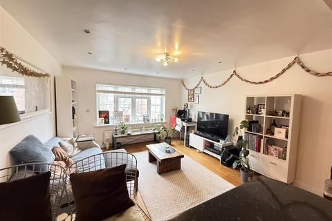 2 bedroom flat for sale, Priory Road, London NW6