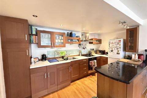 2 bedroom flat for sale, Priory Road, London NW6