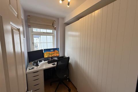 2 bedroom flat for sale, Priory Road, London NW6