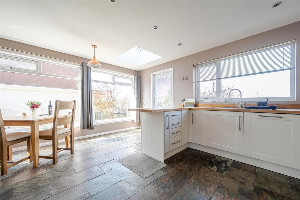 Dining kitchen