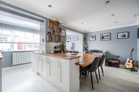 3 bedroom terraced house for sale, Kingfisher Close, Bradwell
