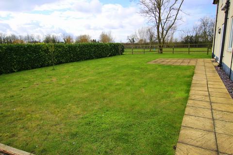 3 bedroom detached house to rent, Larkhall Road, Fordham