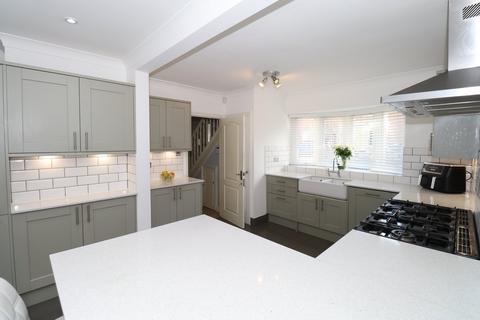 3 bedroom semi-detached house for sale, Foxbury Close, Bromley BR1